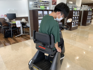 ディーラーでの試乗調査